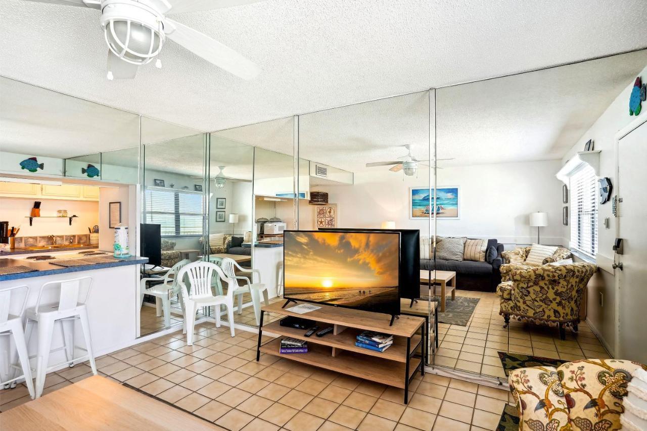 Sunset Chateau 409 St. Pete Beach Exterior photo