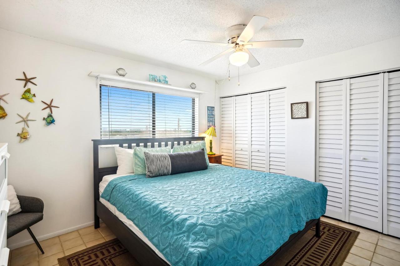 Sunset Chateau 409 St. Pete Beach Exterior photo