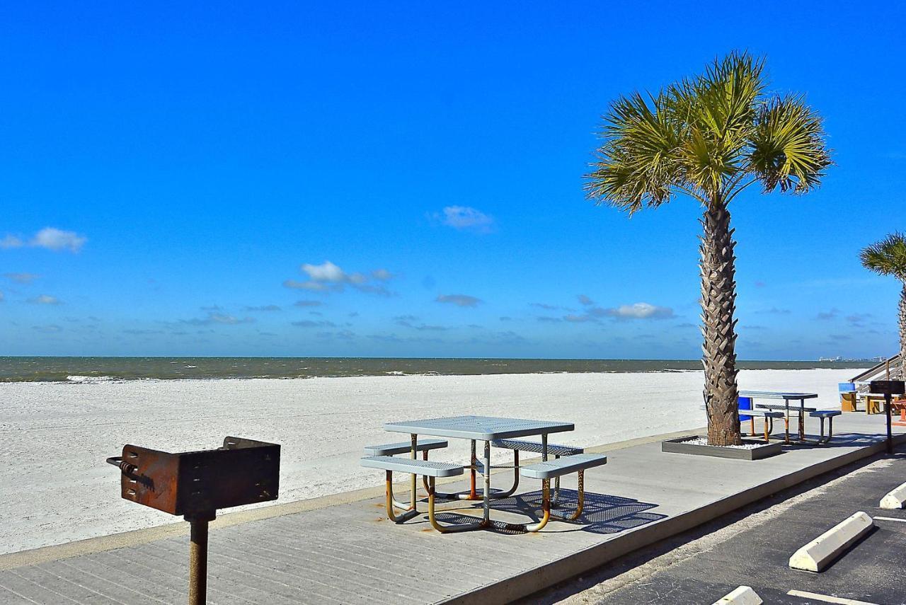 Sunset Chateau 409 St. Pete Beach Exterior photo